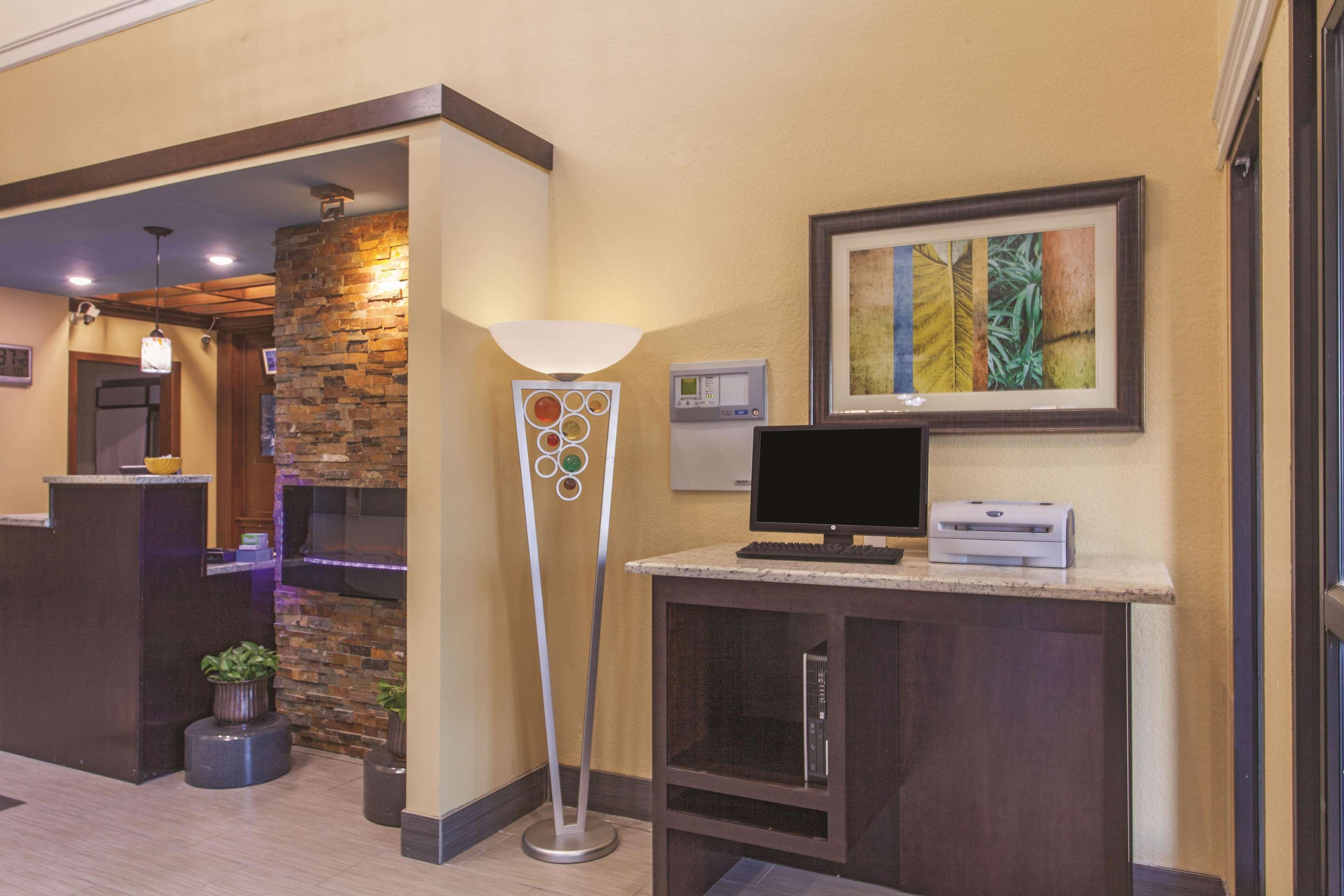 La Quinta By Wyndham Elizabethtown Hotel Exterior photo