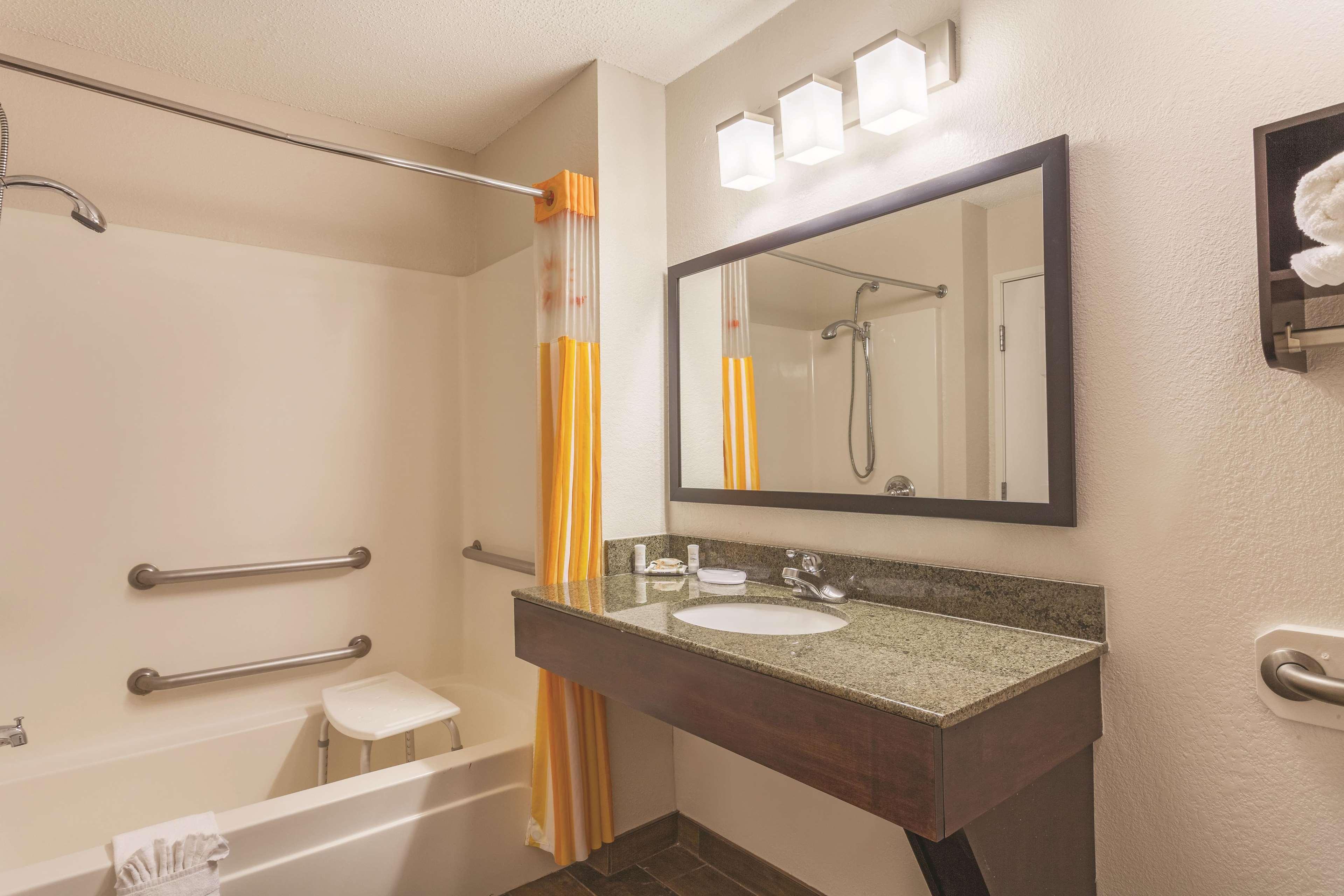 La Quinta By Wyndham Elizabethtown Hotel Exterior photo