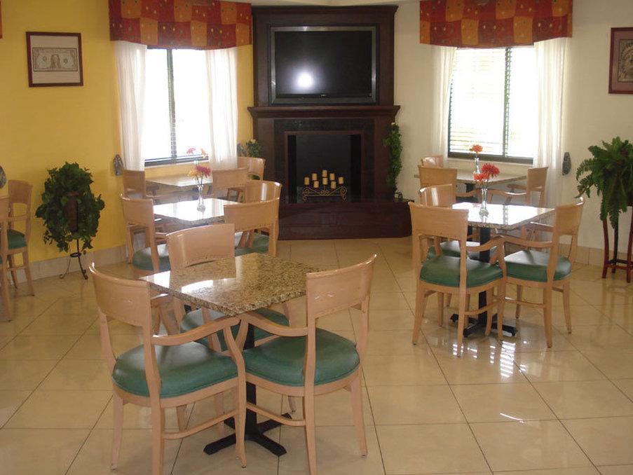 La Quinta By Wyndham Elizabethtown Hotel Exterior photo